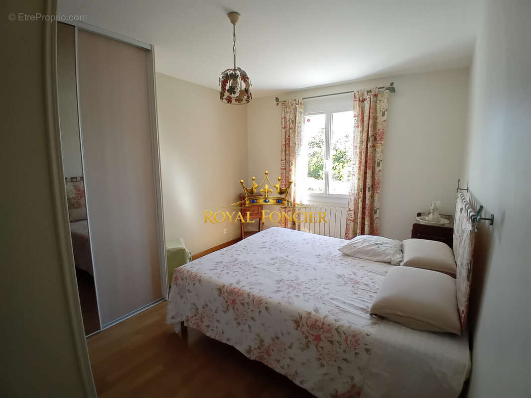 Chambre parentale 1 - Maison à CHATELLERAULT