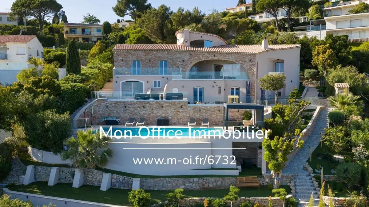 Référence : 6732-JDO. - Villa d’exception avec vue mer panoramique aux Issambres - photo 10