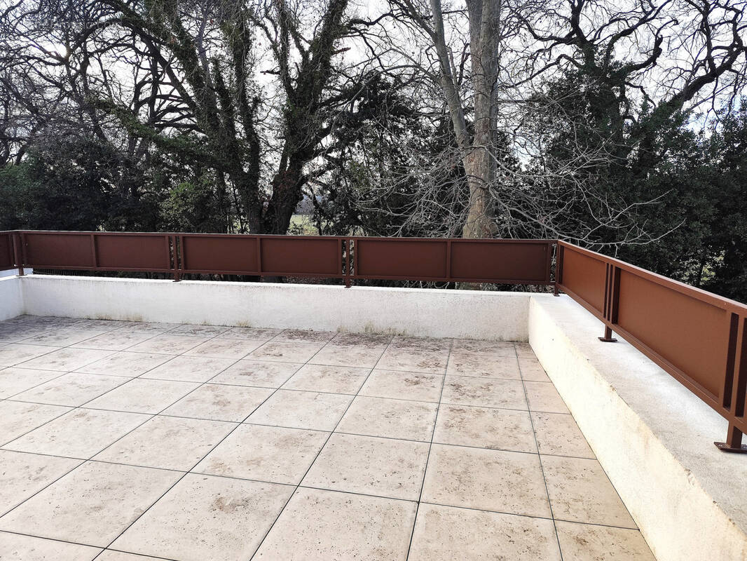 Appartement à JONQUIERES-SAINT-VINCENT