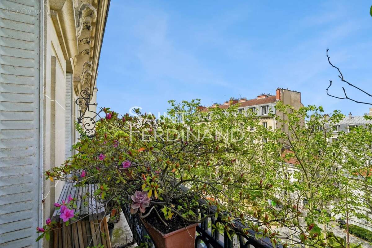 Appartement à NEUILLY-SUR-SEINE