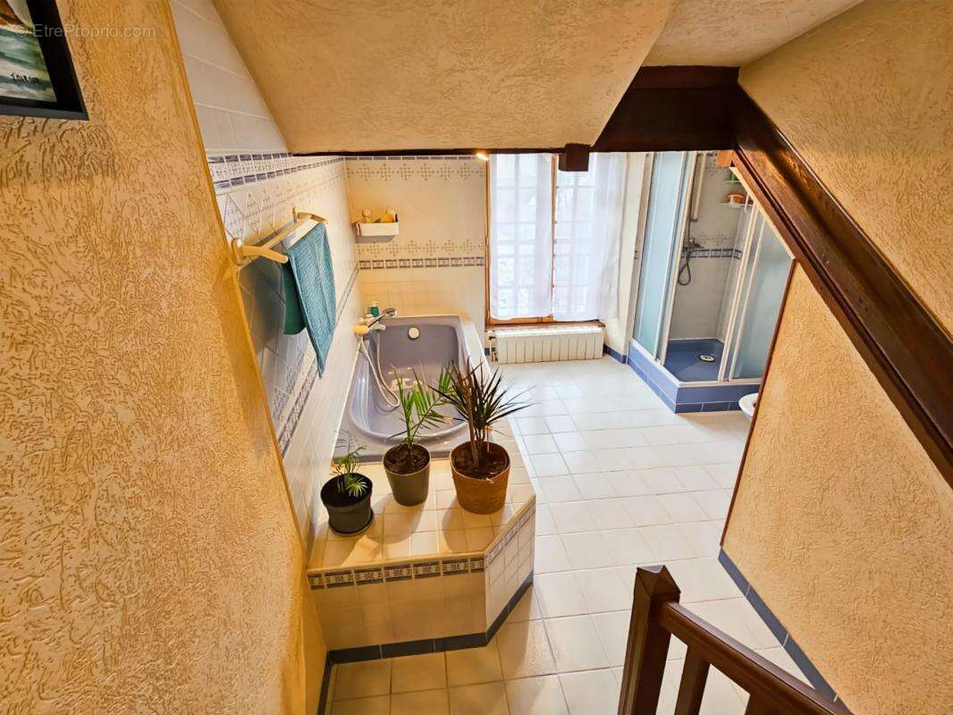 Maison à MILLY-SUR-THERAIN