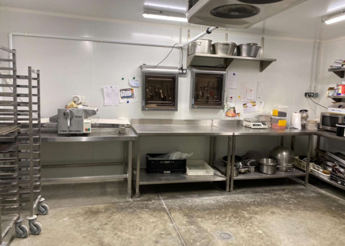 Photo 2 - Commerce à CIVRIEUX-D'AZERGUES