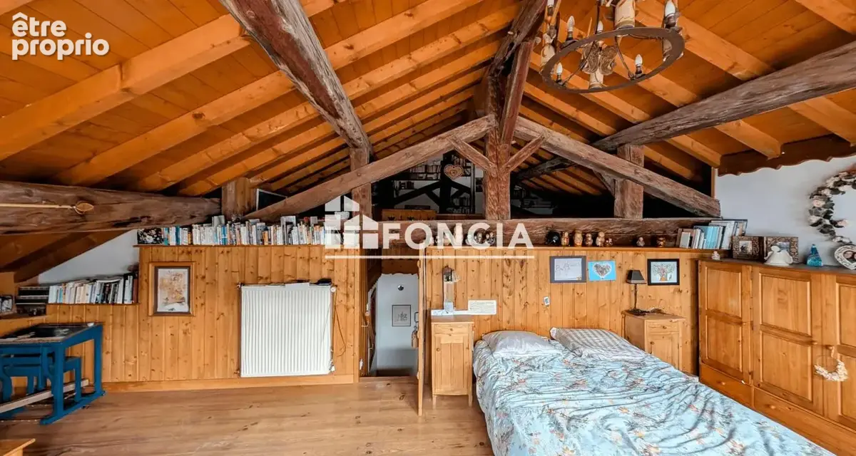 À La Côte-d’Aime, maison savoyarde de 188,73 m² habitables avec sept chambres, exposition plein sud et vue sur les glaciers. Deu - photo 11