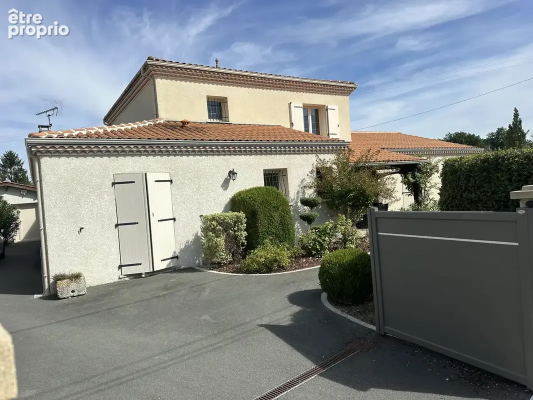 Exclusivité à 9km de Cognac, maison de 177m2,5 chambres et piscine chauffée. - photo 21