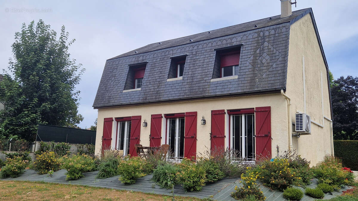 Maison à ARNAC-POMPADOUR