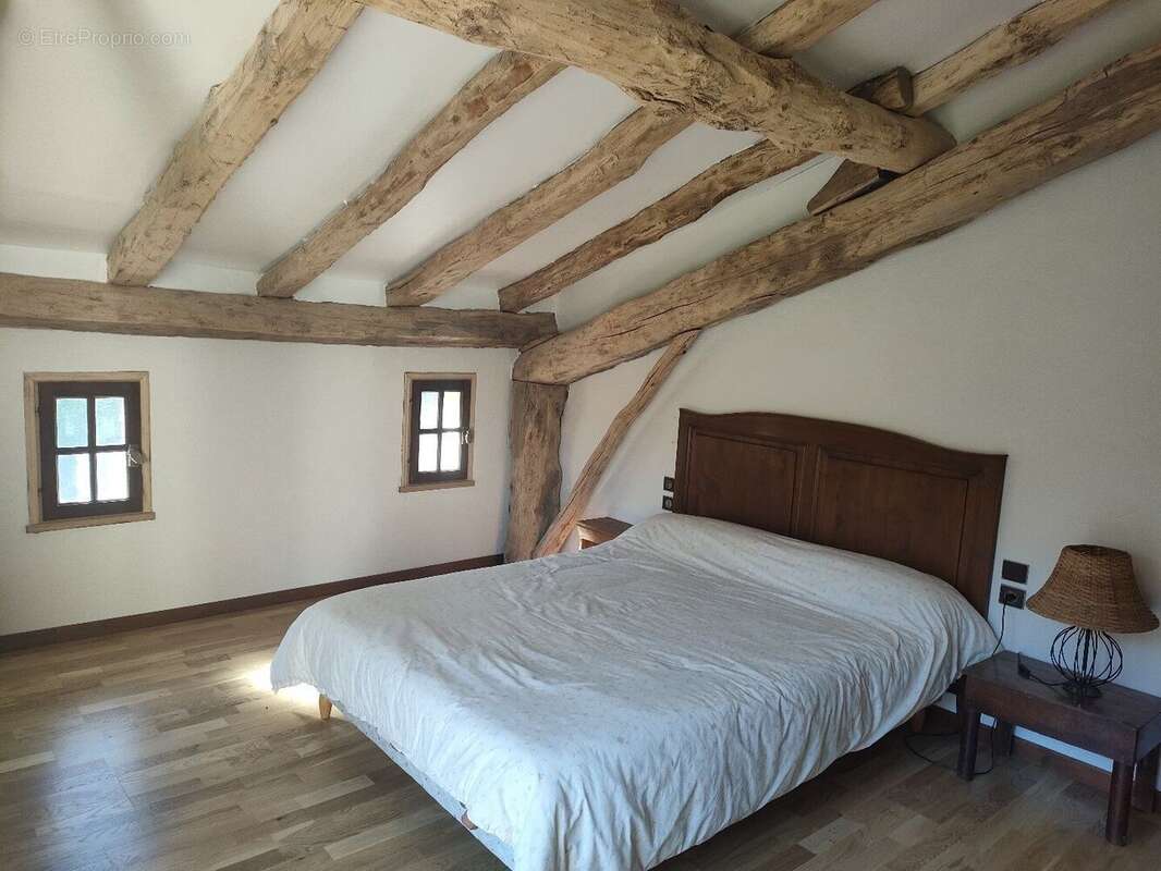 Exceptionnel !!! Ensemble immobilier sur 93 HA de terres avec ruisseau , sources ... - photo 11