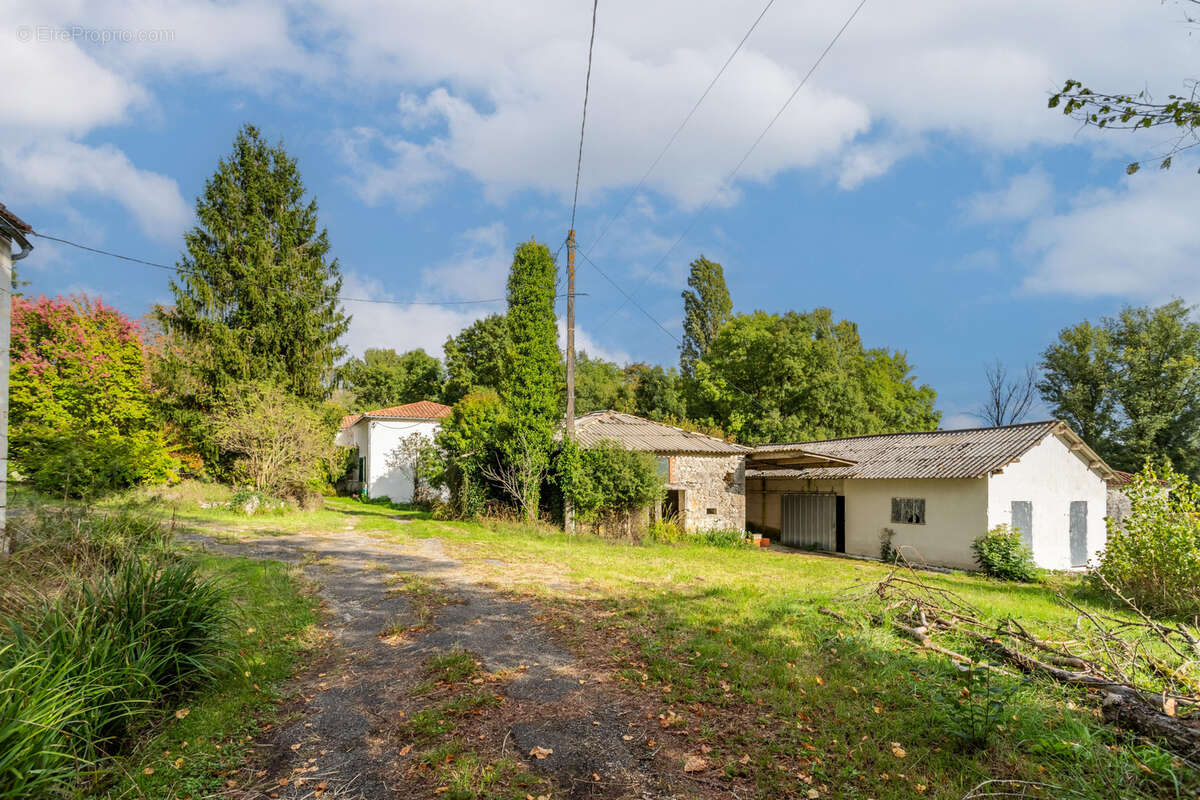 Maison à LACOUR