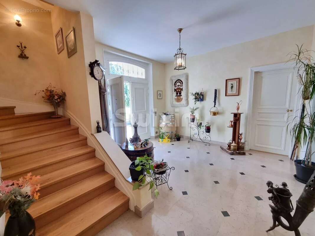 Maison à VARENNES-VAUZELLES