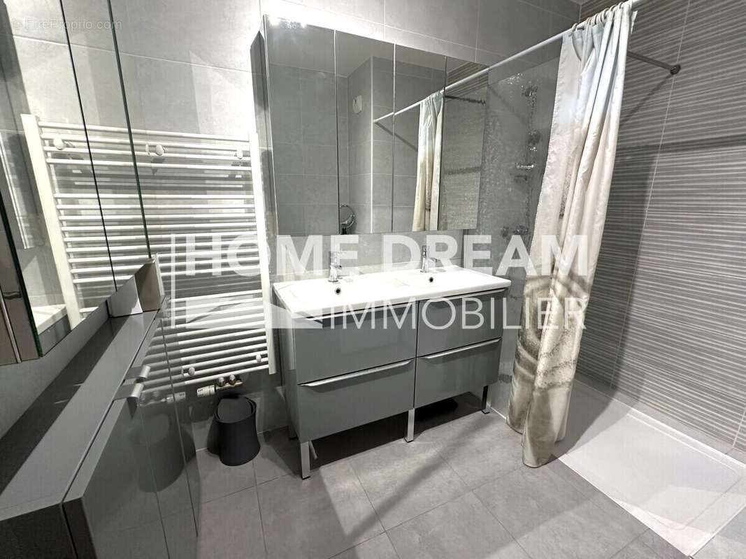 Appartement à SIX-FOURS-LES-PLAGES