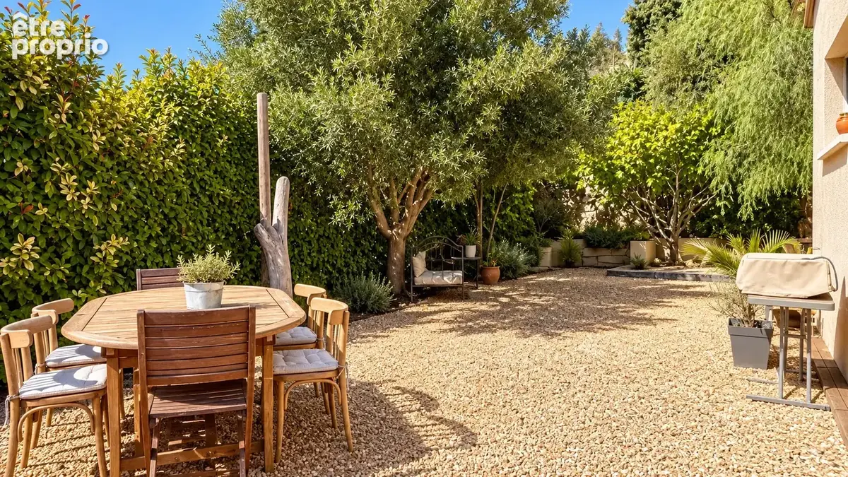 Ollioules - Villa aux beaux volumes avec aperçu mer et fort potentiel - photo 6