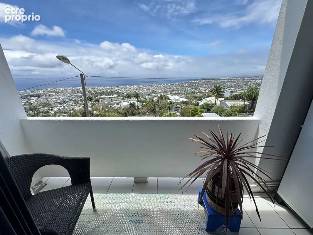 A VENDRE - Saint-Denis Bellepierre - Maison mitoyenne T6 avec varangue et vue mer - photo 9