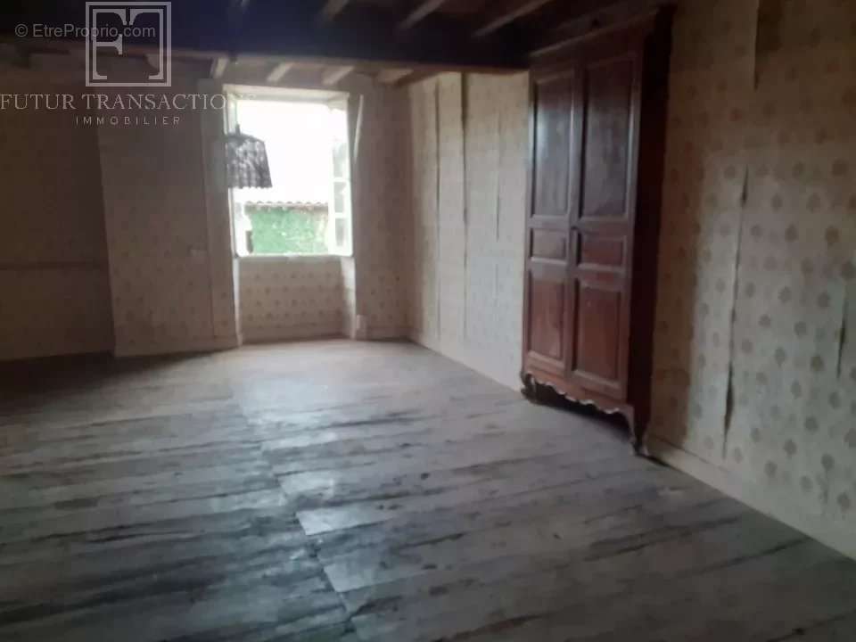 Maison à SAINTE-CROIX-DE-MAREUIL