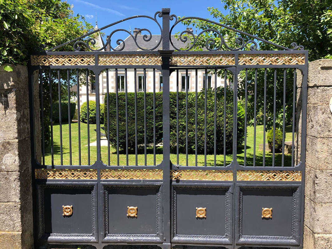 Superbe château de huit chambres entièrement rénové situé dans un magnifique parc - photo 8