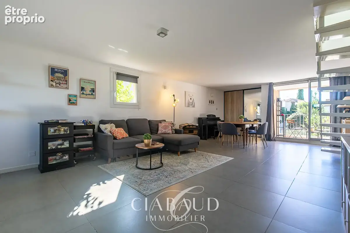Dernier étage T3 100m2 avec terrasse parking privatif et cave - photo 3