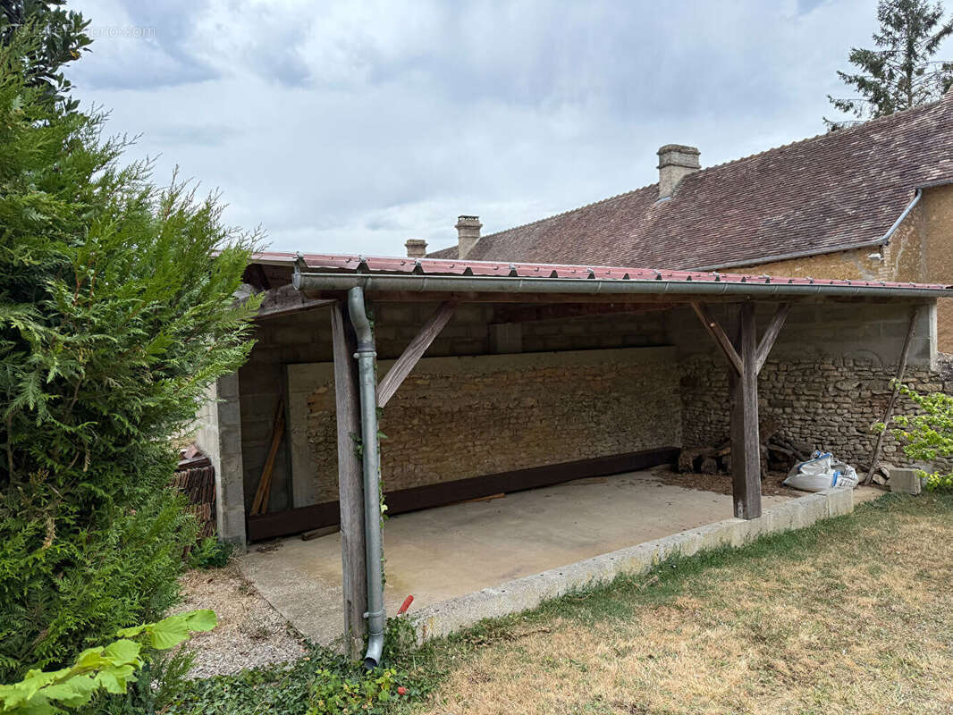 Propriete  en cours de restauration  au sud d'arconnay - photo 5