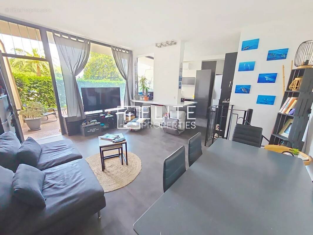 Appartement à MANDELIEU-LA-NAPOULE