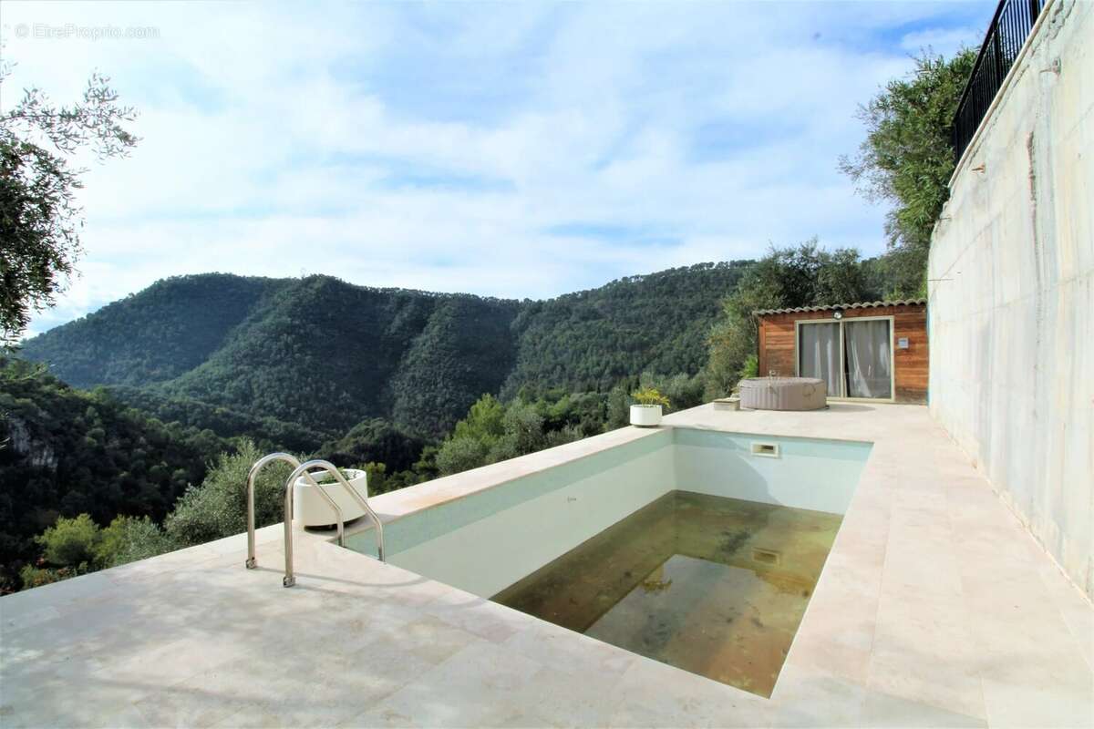 Maison à L'ESCARENE