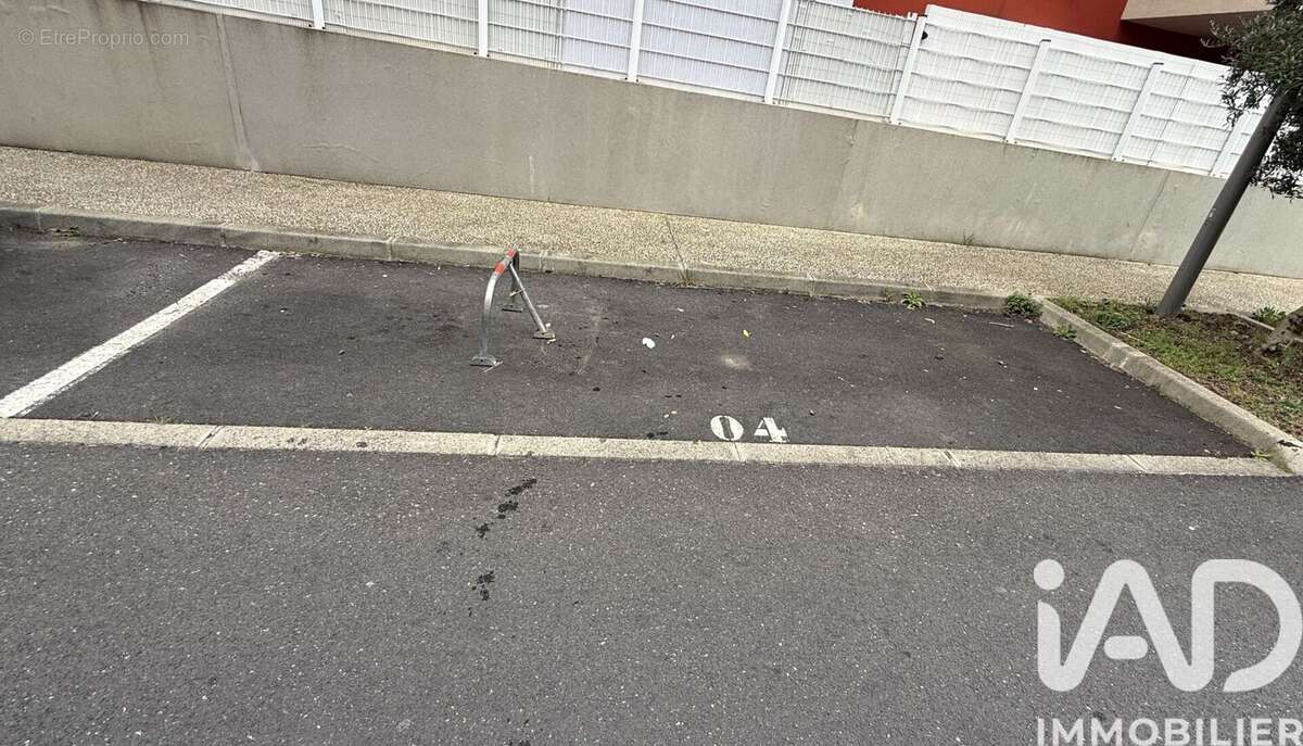 Photo 2 - Parking à JUVIGNAC