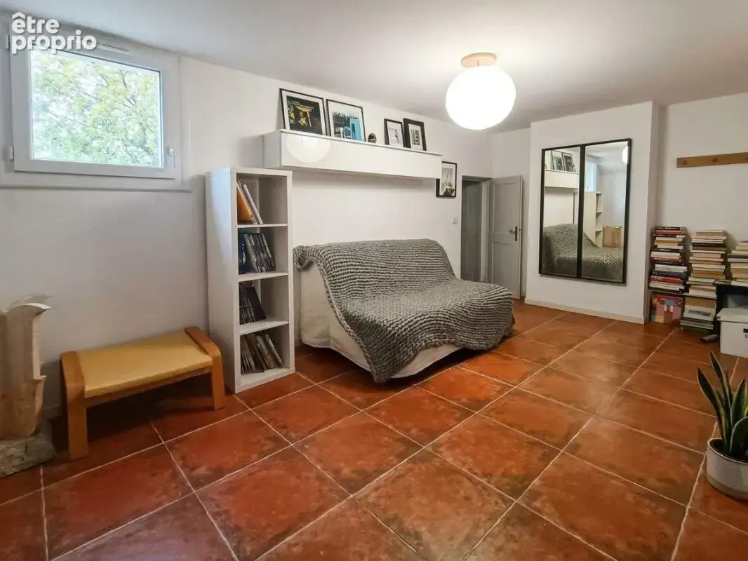 Maison T5 de 185m² avec terrasse, dépendance et charme de l'ancien - photo 12