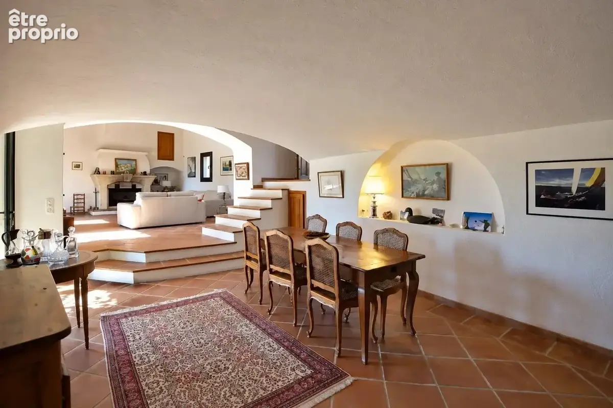 Callian– Propriété de caractère 300 m²  avec 5 chambres, piscine et terrain 1,38 ha - photo 12