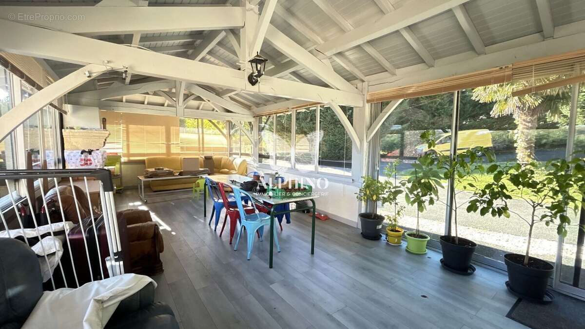 Maison à SAINT-MARTIAL-DE-VALETTE