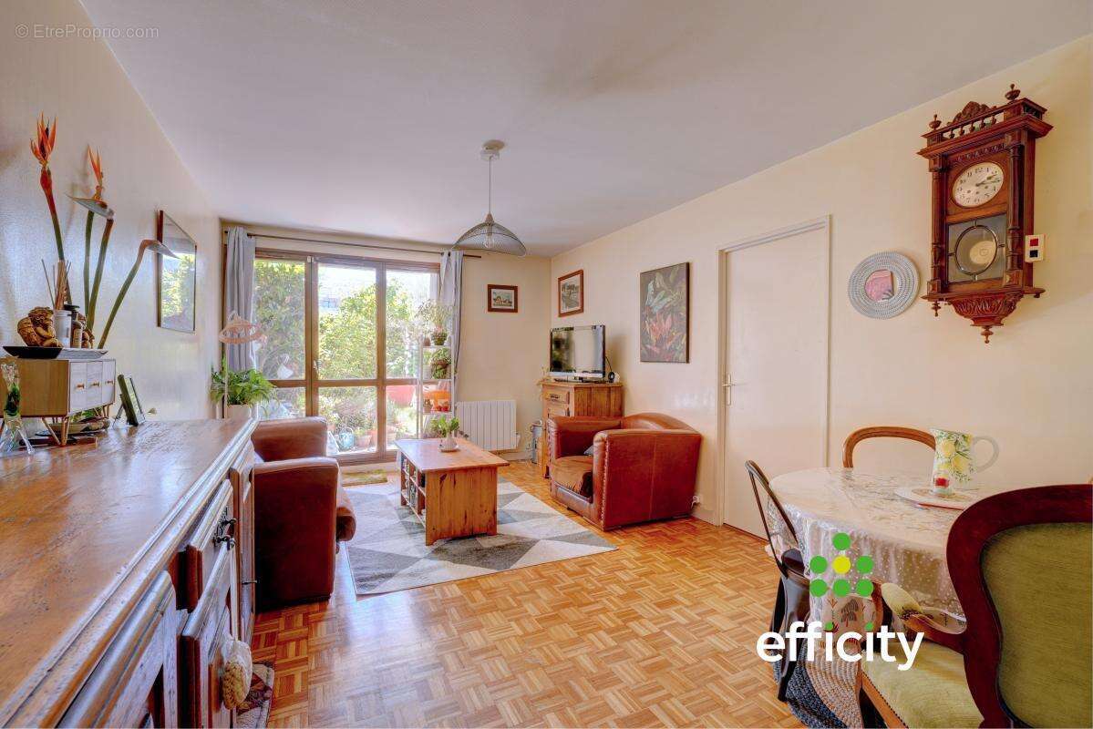 Appartement à SAINT-GENIS-LAVAL