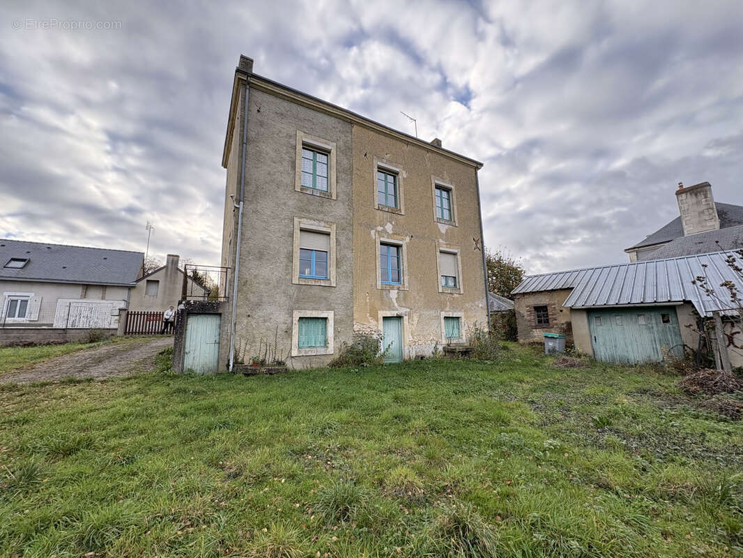 Maison à CHANTENAY-VILLEDIEU
