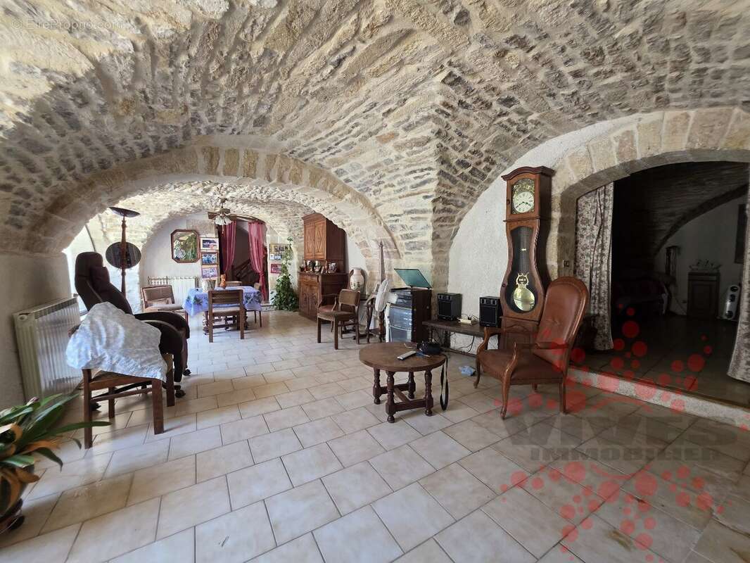 Maison en pierre avec cour et dépendances - photo 3