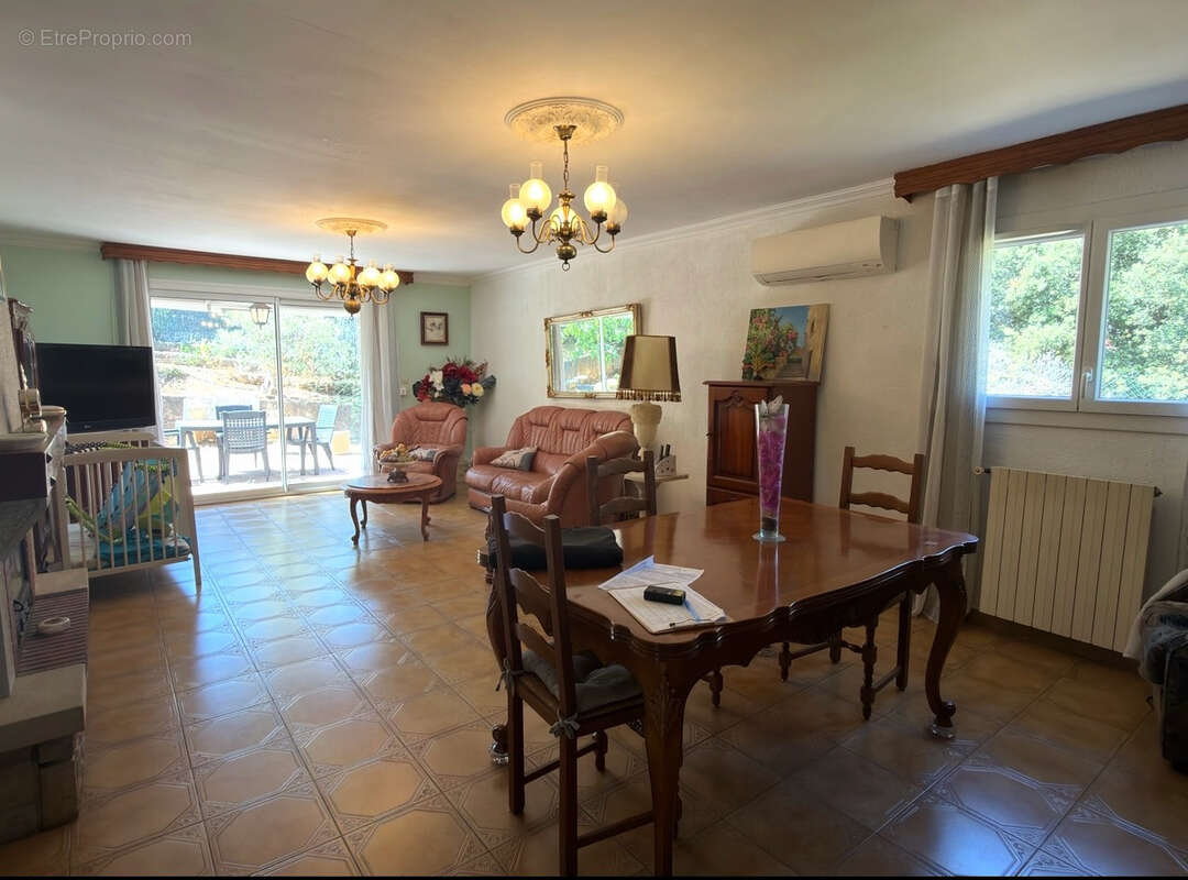Maison de 94 m2 terrain de 674 m2     Saint-Maximin-la-Sainte-Baume 83470 - photo 5