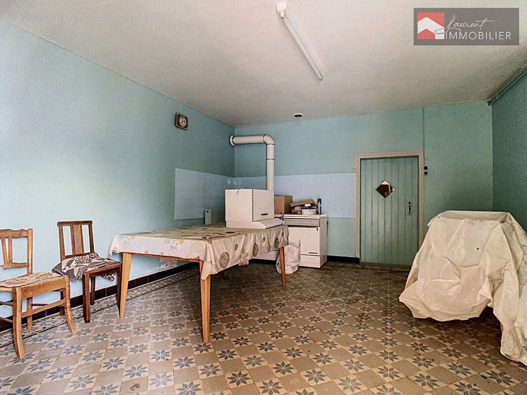 Ensemble immobilier avec maison d'habitation, ancienne ferme, nombreuses dépendances et terrain de 6 236 m² - photo 15