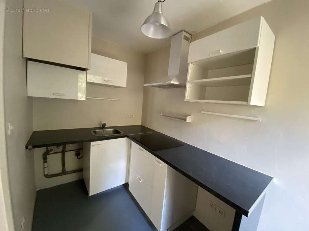 Appartement 38 m² à Aubenas  - photo 4