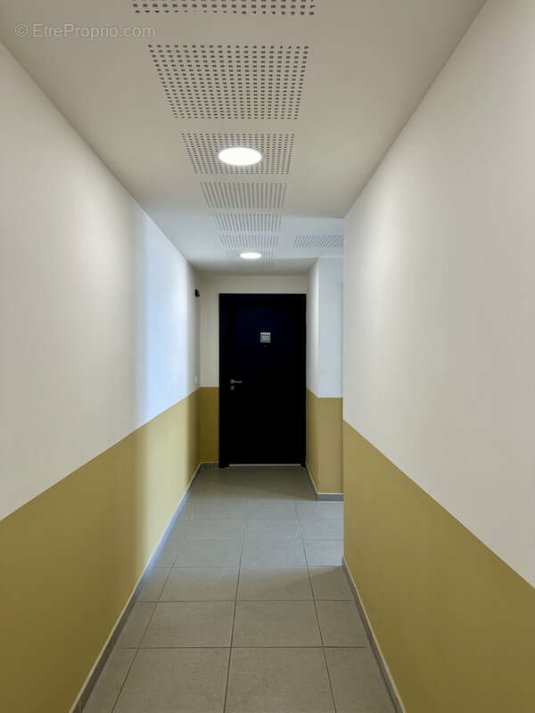 - lattes - lumineux t2 de 42m2  terrasse, double parking, immeuble de haut standing a 50m du tram et commerces - photo 6