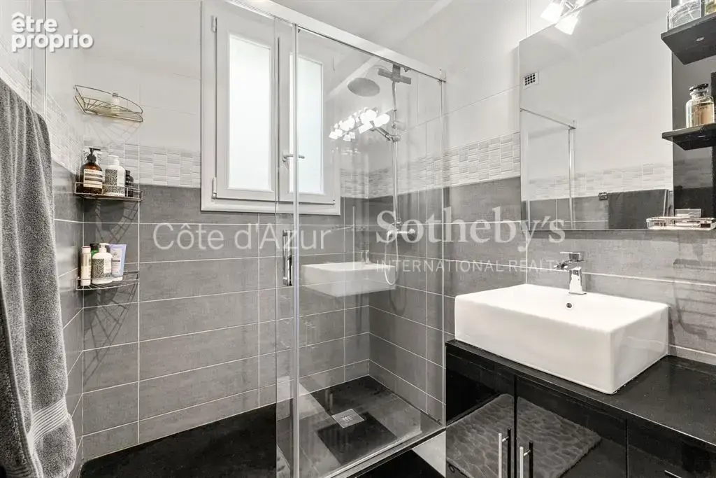 Nice, appartement rénové avec deux terrasses et panorama sur la Méditerranée - photo 20