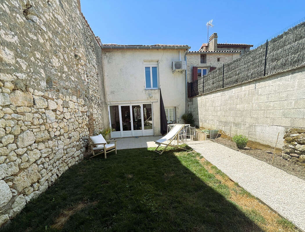 Maison en pierre de caractère + terrasse et jardinet - Penne-d'Agenais - photo 15