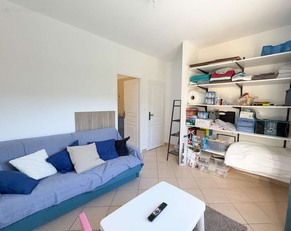 Maison à SAINT-MITRE-LES-REMPARTS