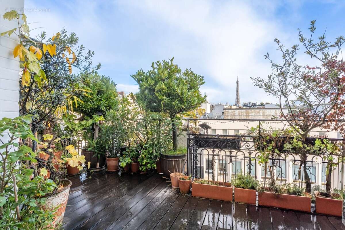 Appartement à PARIS-16E
