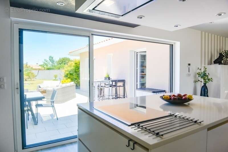 Maison contemporaine haut de gamme 203m2 avec piscine chauffée et double garage - photo 13