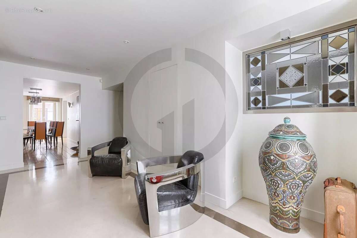 Appartement à PARIS-8E