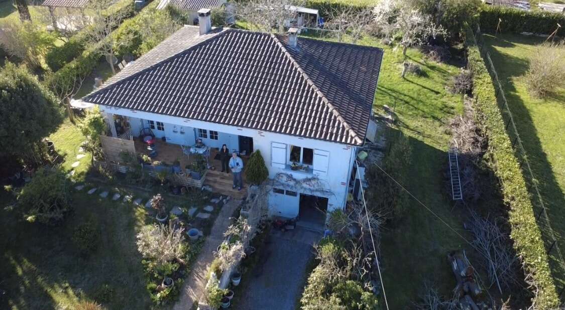 Maison à PUJOLS
