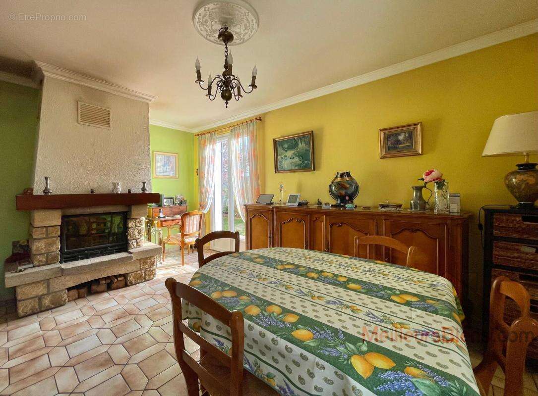 Maison à MESSIA-SUR-SORNE