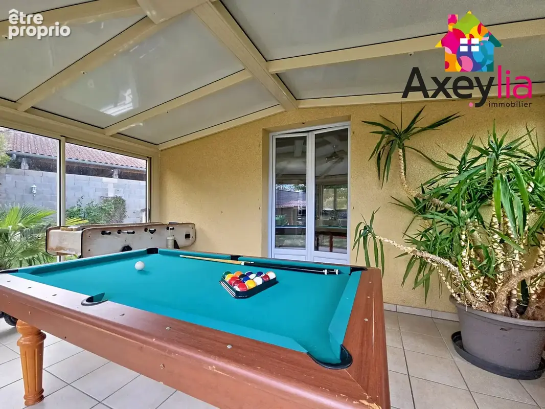 A vendre - renaison - maison de plain pied avec 5 chambres et garage - photo 8