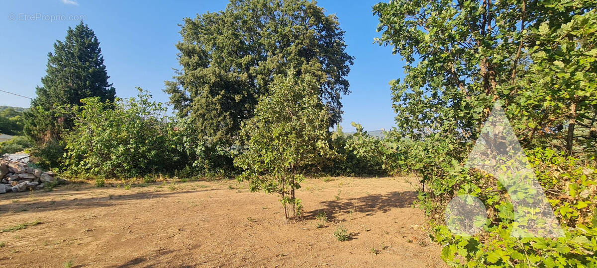 Terrain à SALERNES