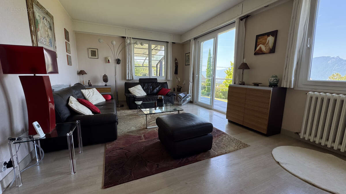 Maison à PUGNY-CHATENOD