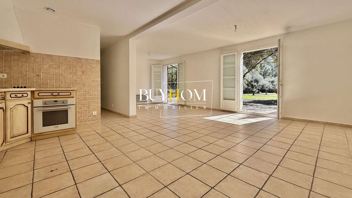 Maison à L&#039;ISLE-SUR-LA-SORGUE