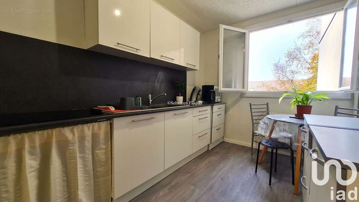 Photo 2 - Appartement à NEUVILLE-AUX-BOIS