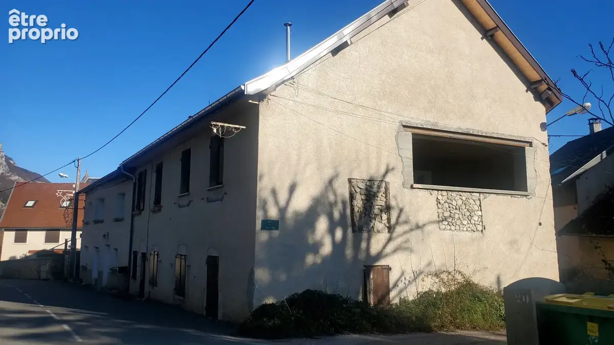 Maison 8 pièces 204 m² · à Le Gua · 203,8 m² · 347 000 €