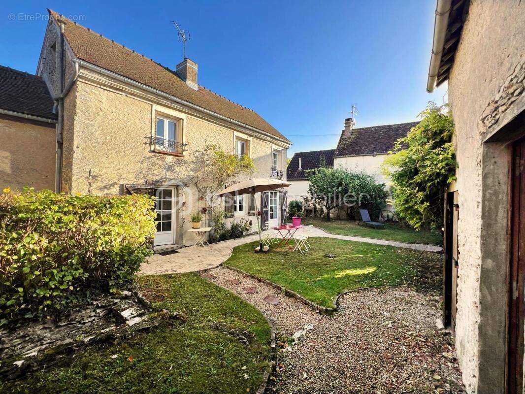 Maison à SAINT-LUBIN-DE-LA-HAYE