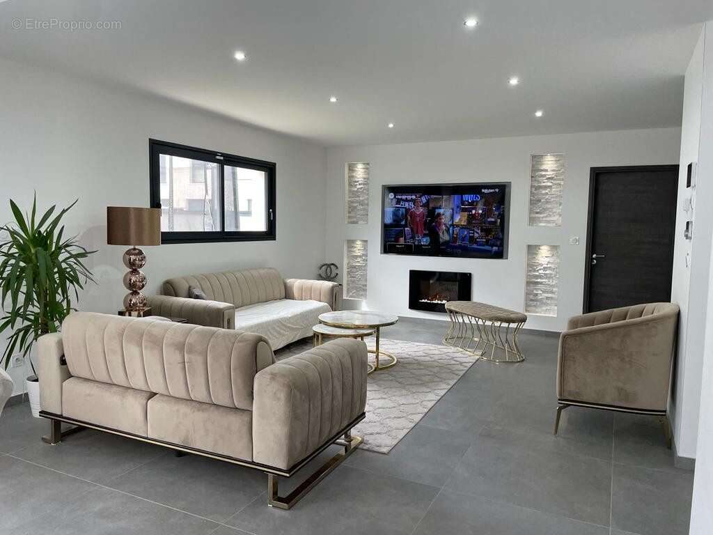 Maison à SAINT-JULIEN