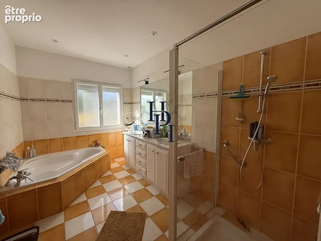 Vente Maison avec piscine de 178m2 à SAINT AFFRIQUE - photo 11