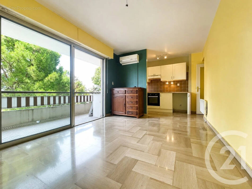 Appartement à SAINT-LAURENT-DU-VAR